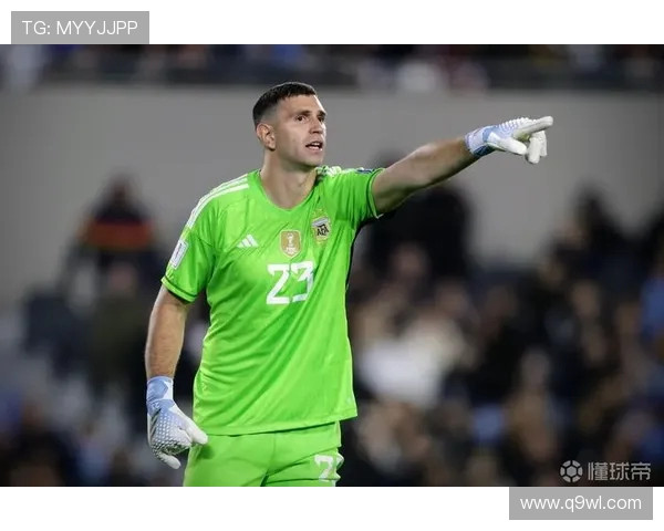 大马丁全场表现出色 5次扑救7次接高空球8次成功长传稳固防线